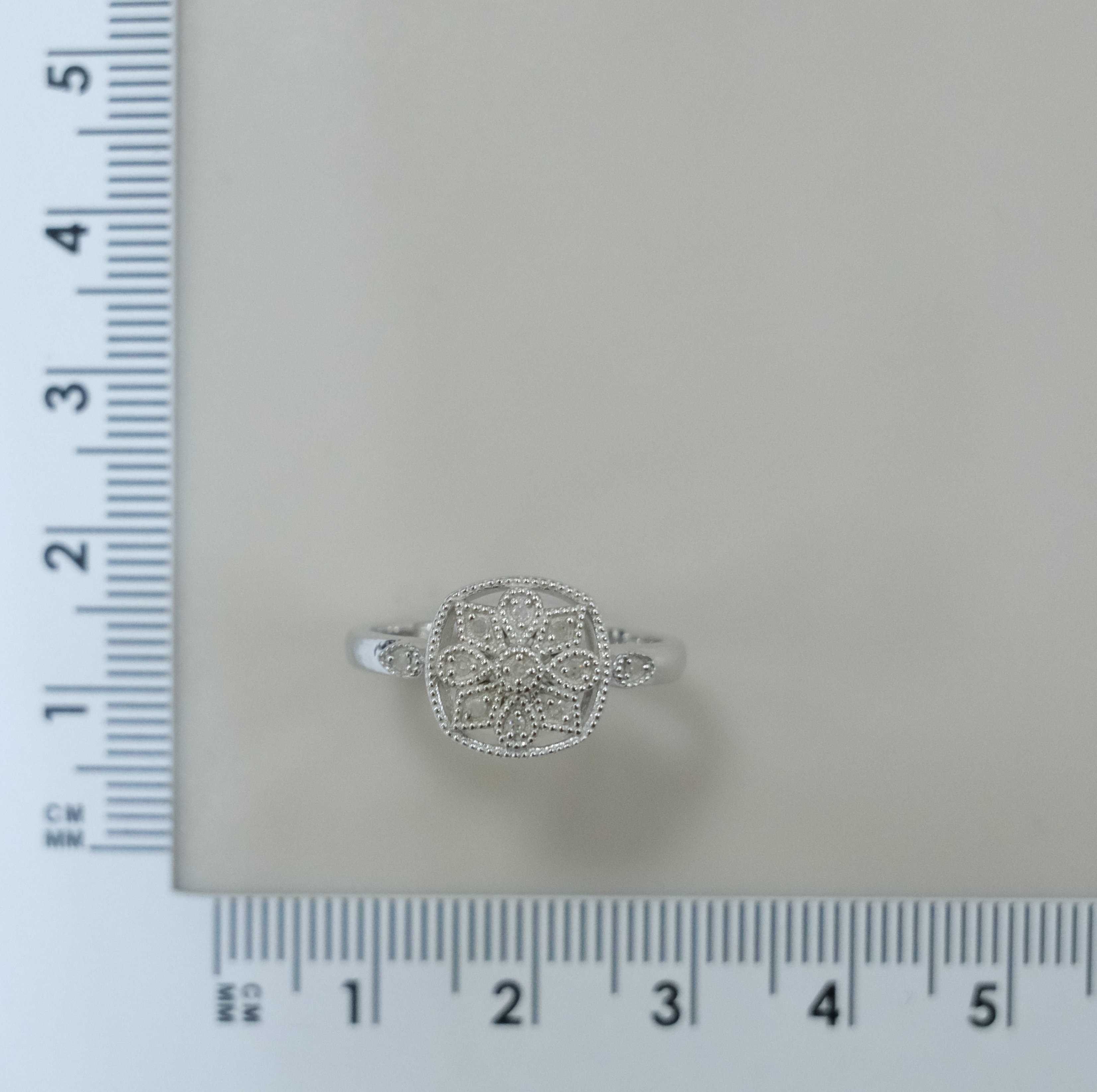 Серебряное кольцо с бриллиантами